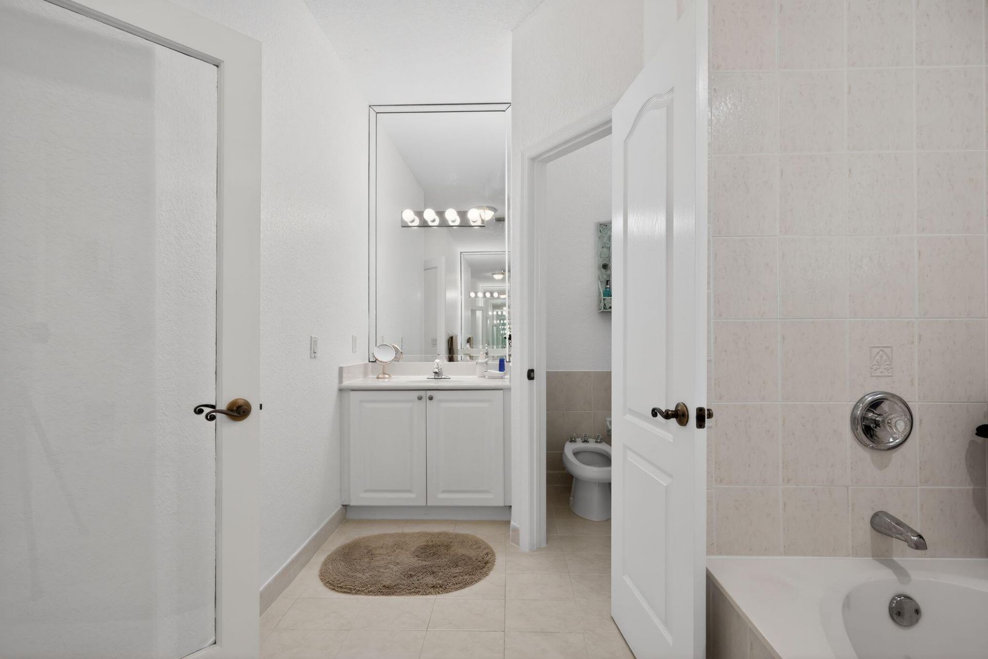 16613 NW 77th Path, Miami Lakes, FL 33016 Photo