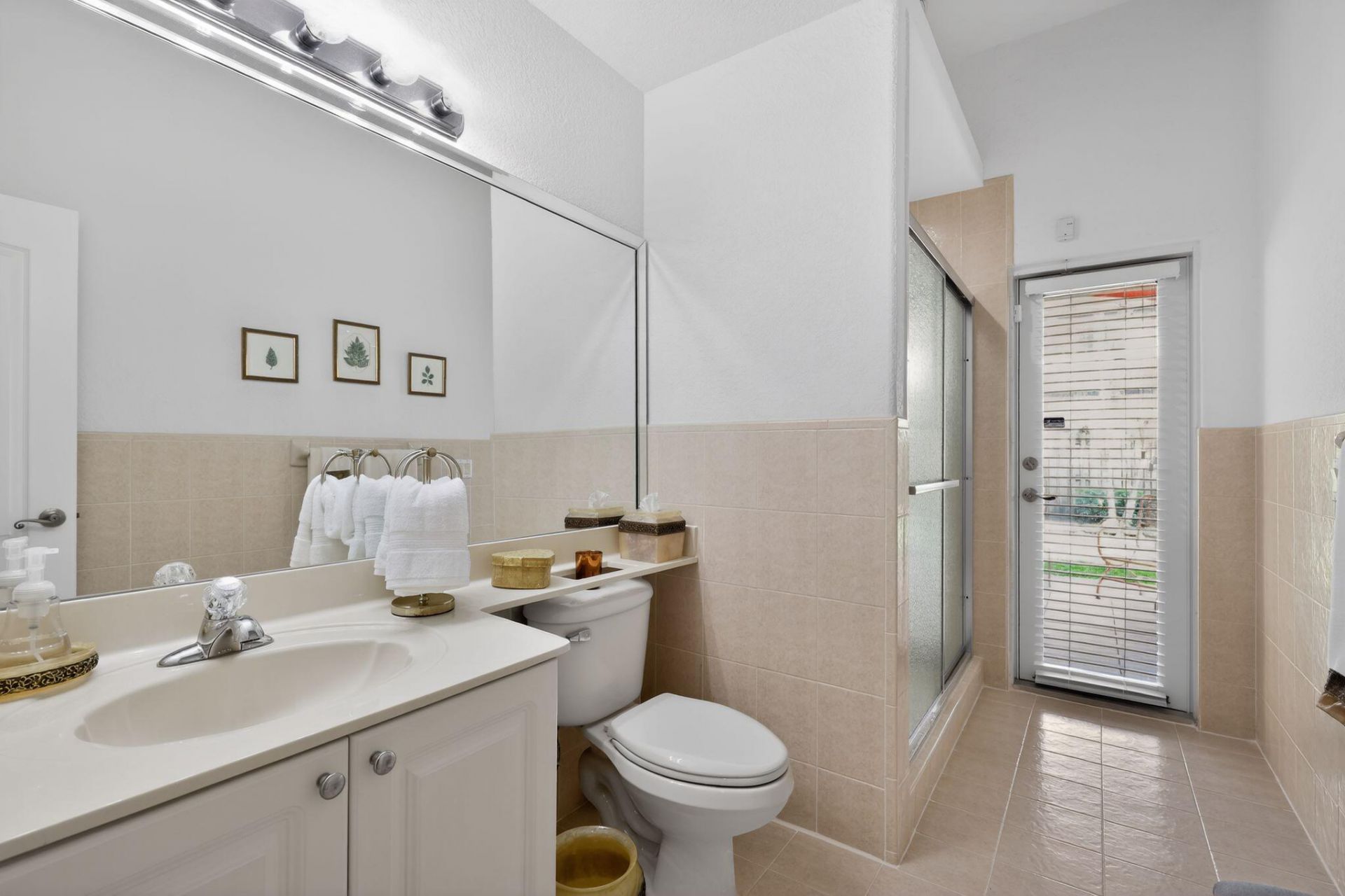 16613 NW 77th Path, Miami Lakes, FL 33016 Photo