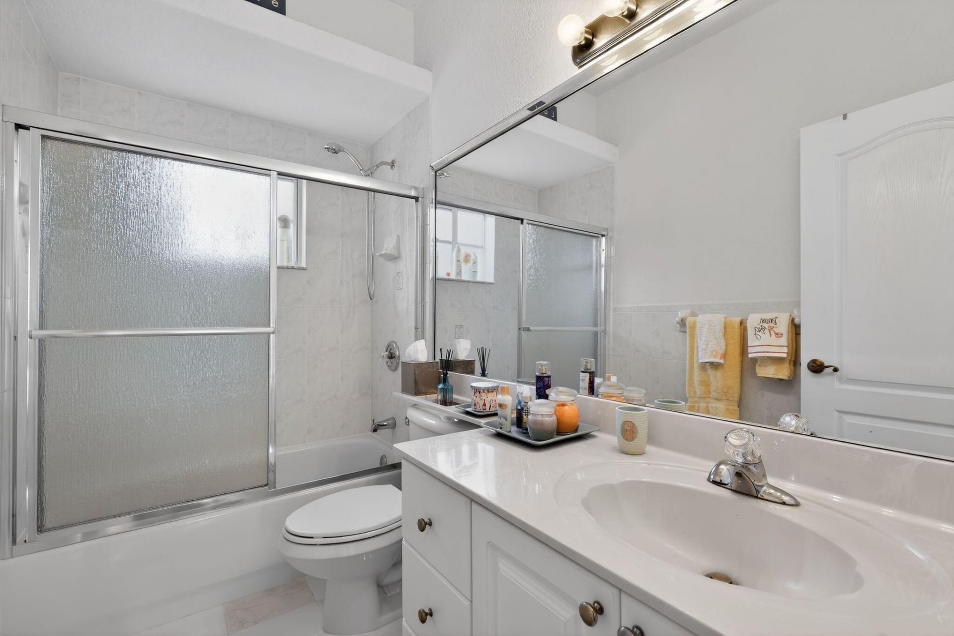 16613 NW 77th Path, Miami Lakes, FL 33016 Photo