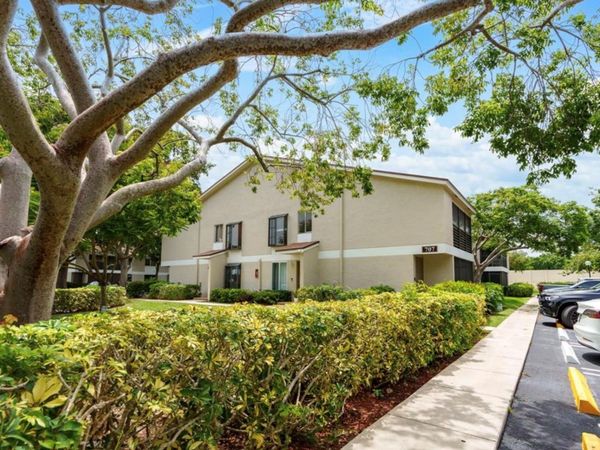 707 Gardens Dr, Unit 101, Pompano Beach, FL 33069
