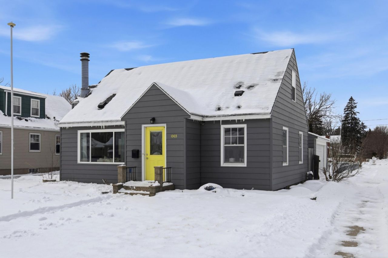 1003 11th Street S, Moorhead, MN 56560 Main Photo