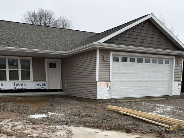 1632 EMERSON COURT, Green Bay, WI 54313