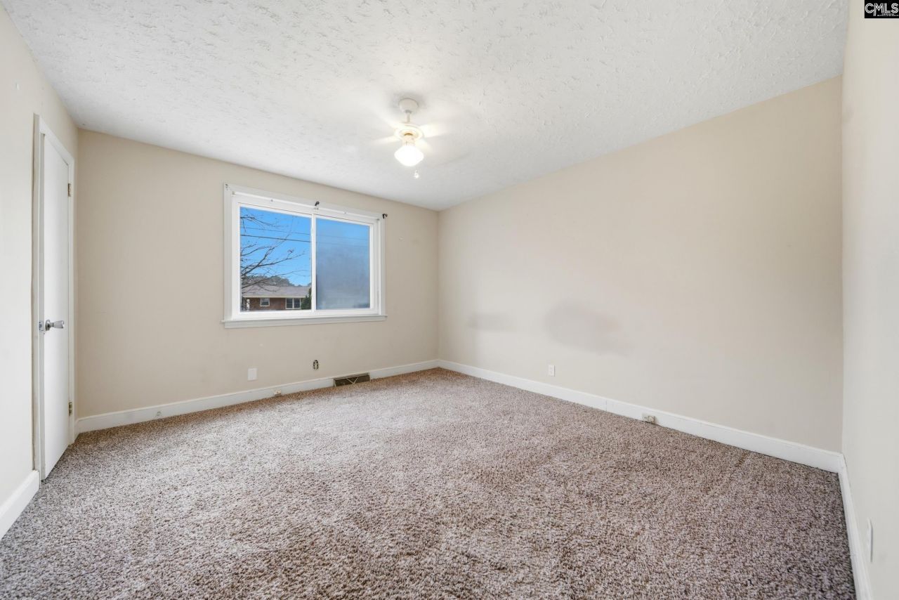 586 Rainbow Circle Photo 19