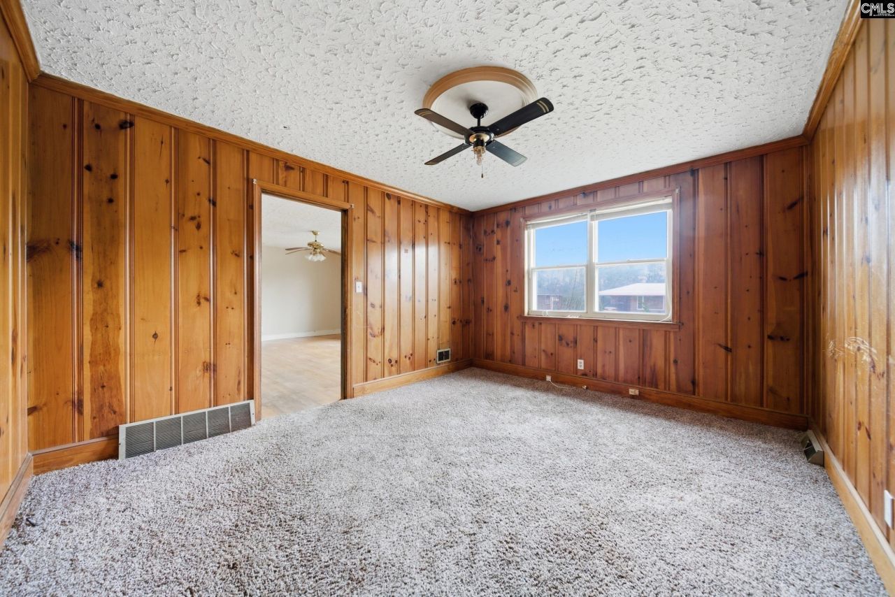 586 Rainbow Circle Photo 6