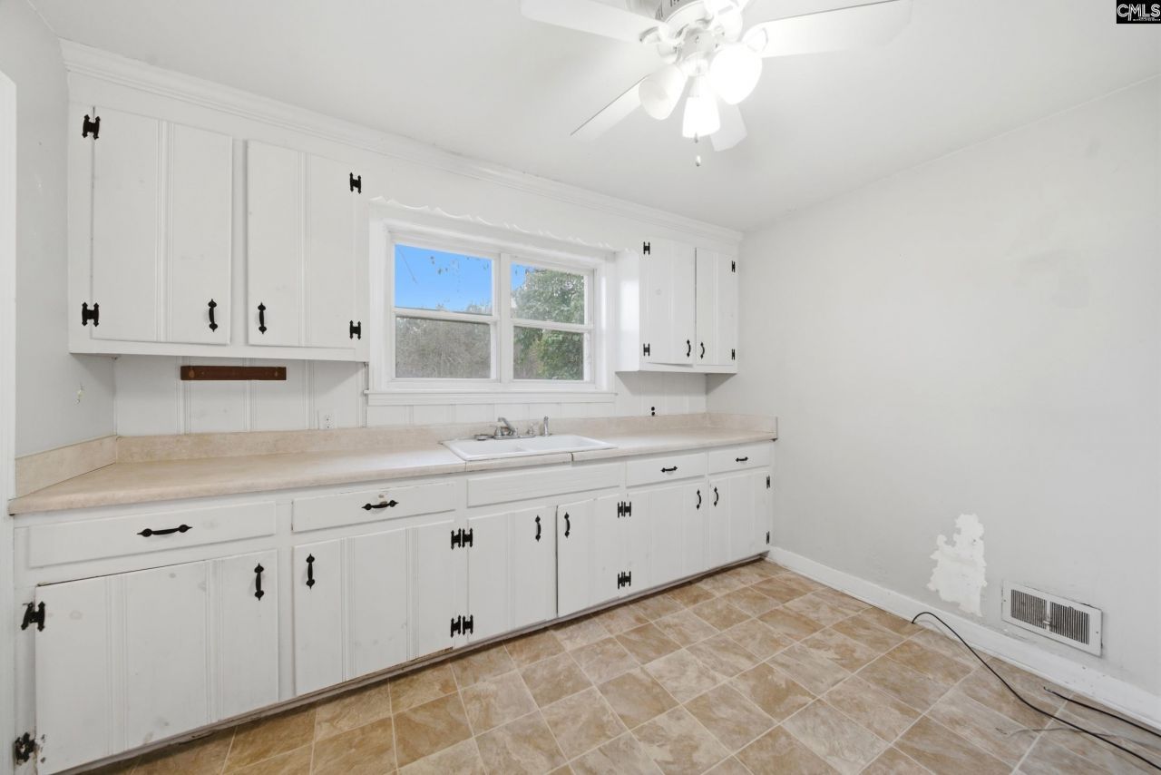 586 Rainbow Circle Photo 8