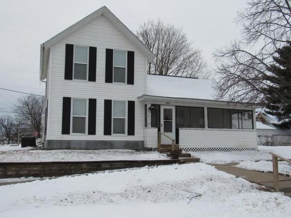 413 E Delaware Street, Manchester, IA 52057