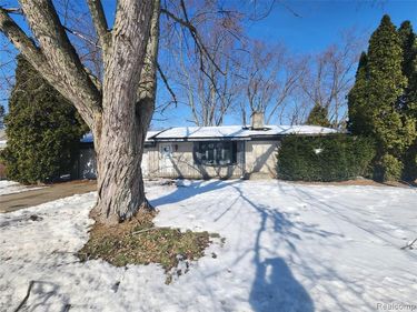 3626 Silver Sands Drive, Waterford Twp, MI 48329