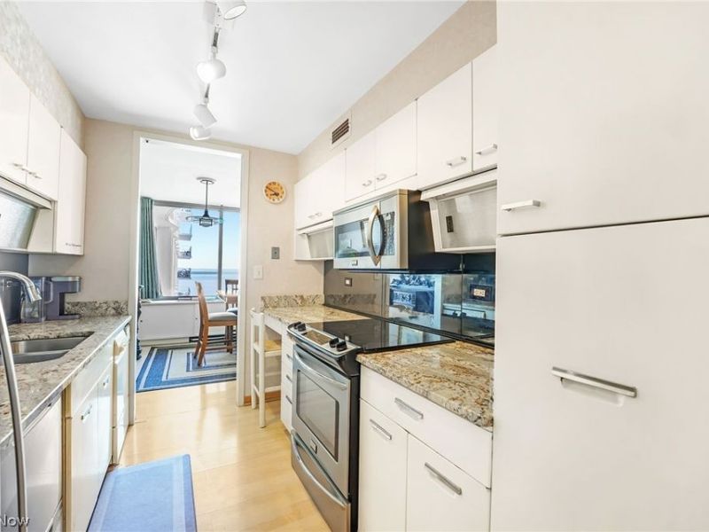 12700 Lake Avenue, Unit 1107, Lakewood, OH 44107 Photo 15