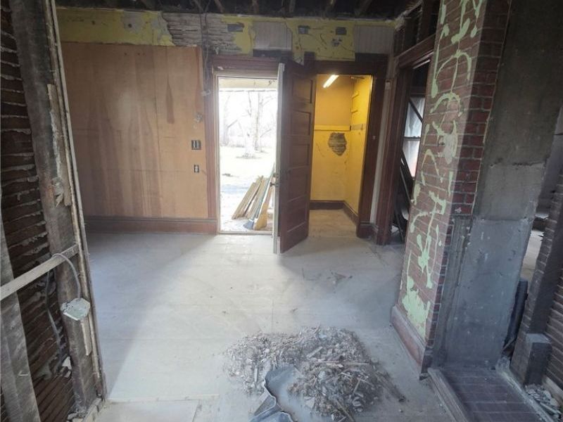 868 Front Street SW, Warren, OH 44485 Photo 3