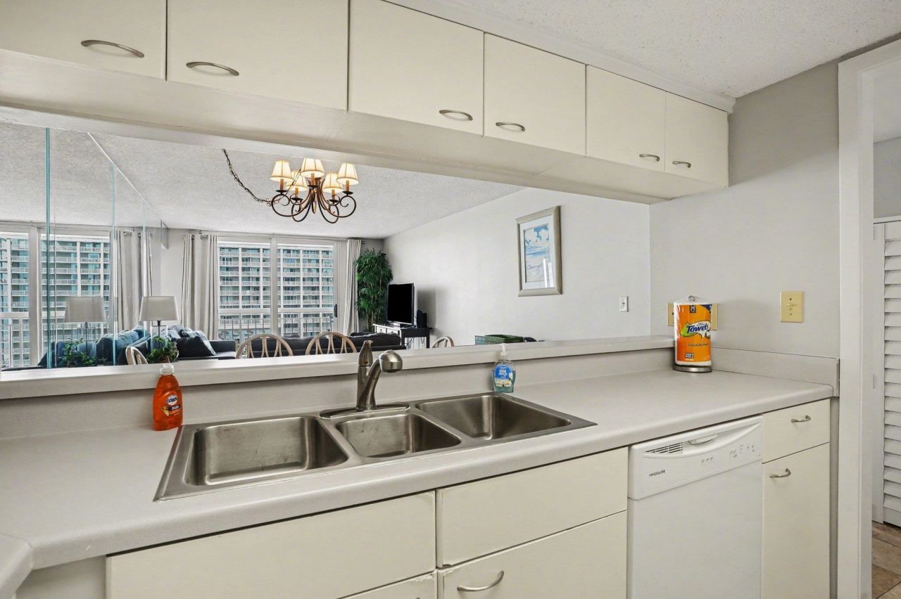 9820 Queensway Blvd. Photo 10