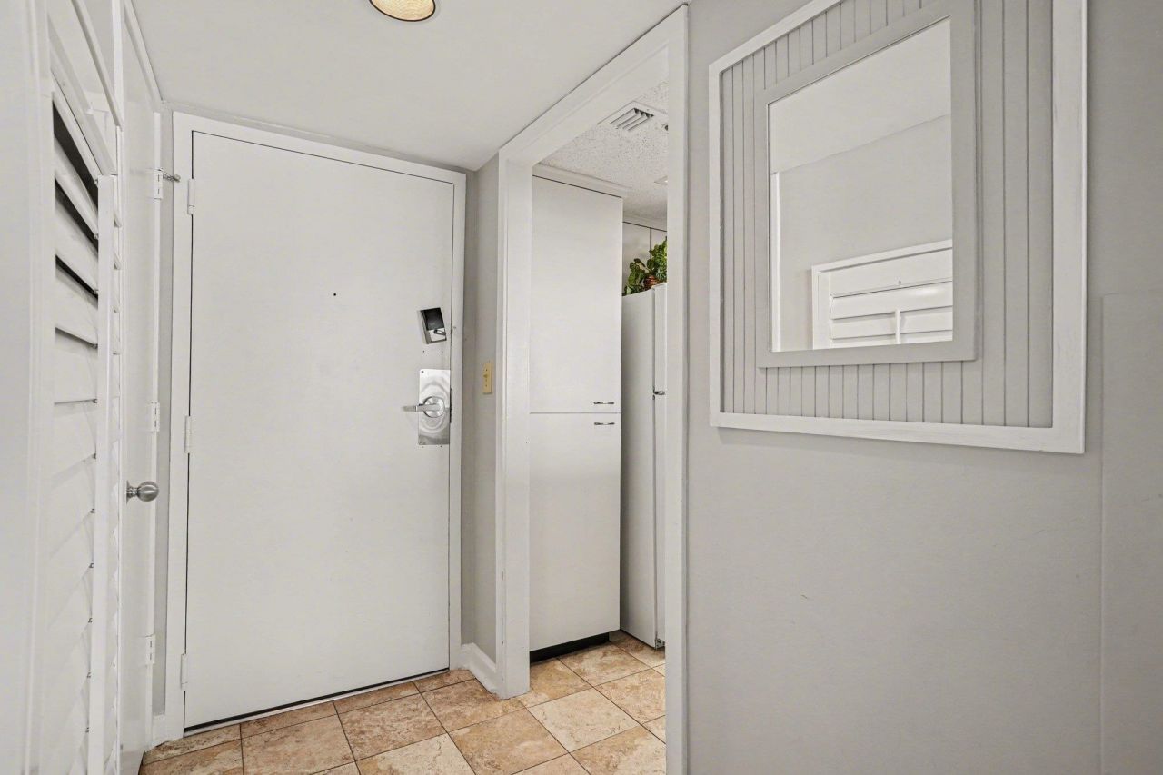 9820 Queensway Blvd.  Photo 12