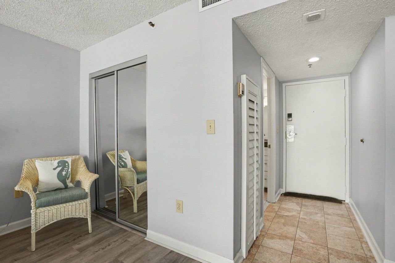 9820 Queensway Blvd. Photo 13