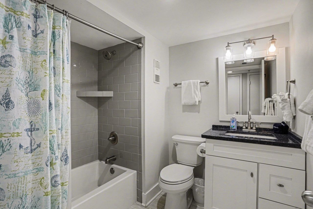 9820 Queensway Blvd. Photo 17