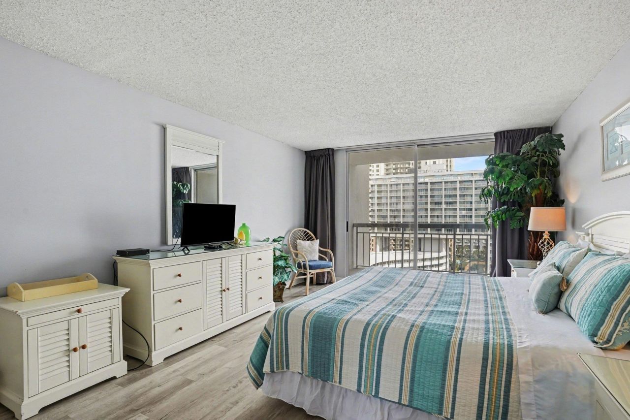 9820 Queensway Blvd.  Photo 19