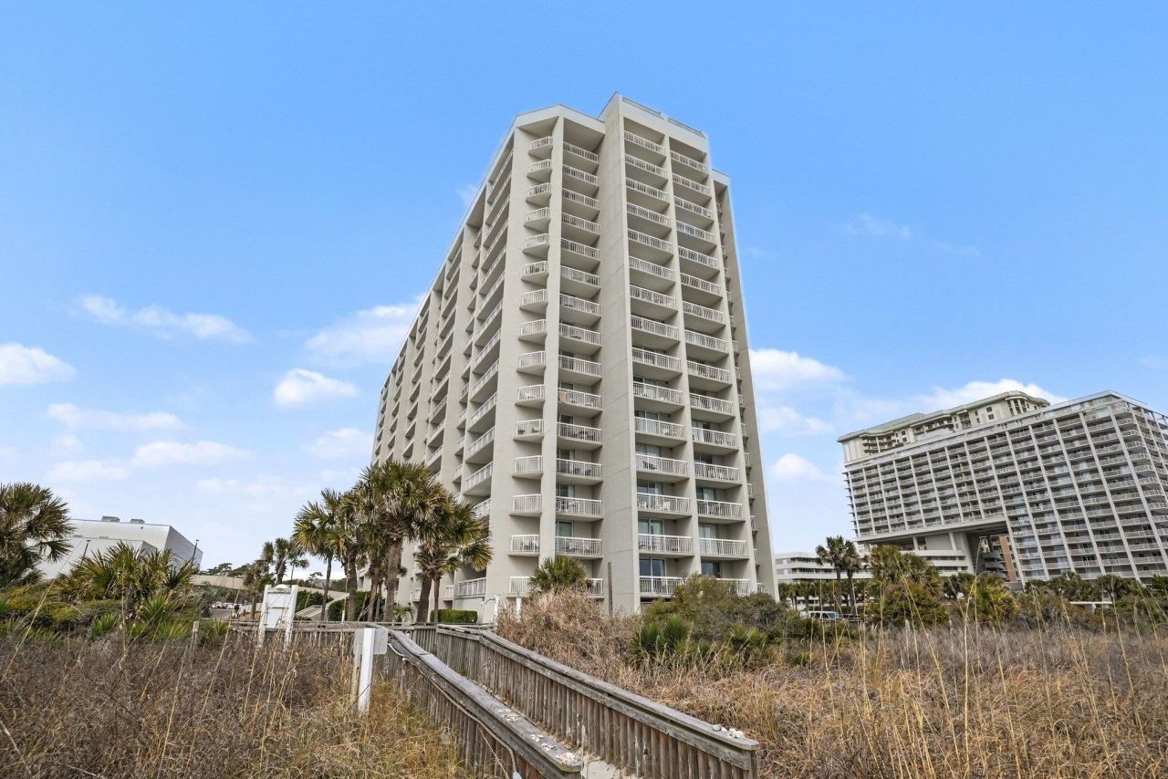 9820 Queensway Blvd. Photo 32