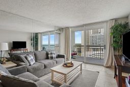 9820 Queensway Blvd.  photo 4