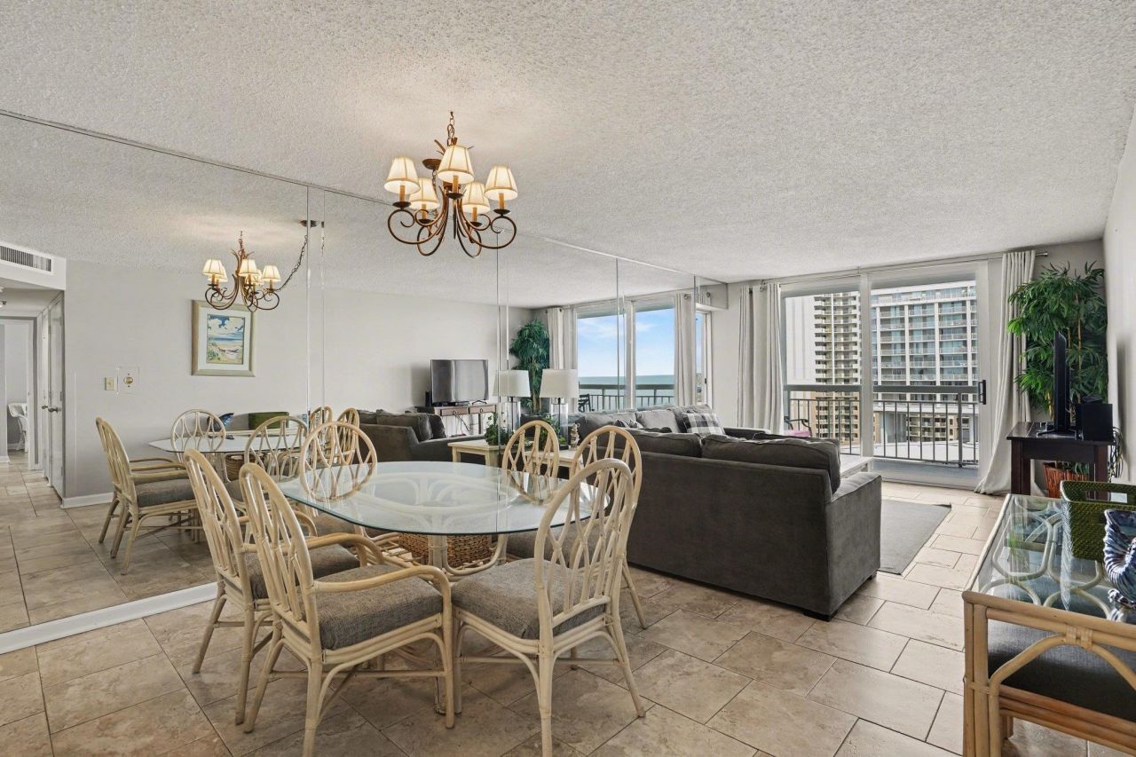 9820 Queensway Blvd. Photo 6