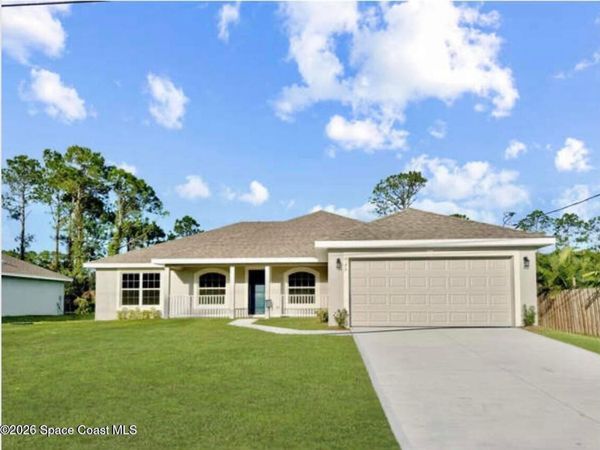 483 Oakleaf Street SW, Palm Bay, FL 32908