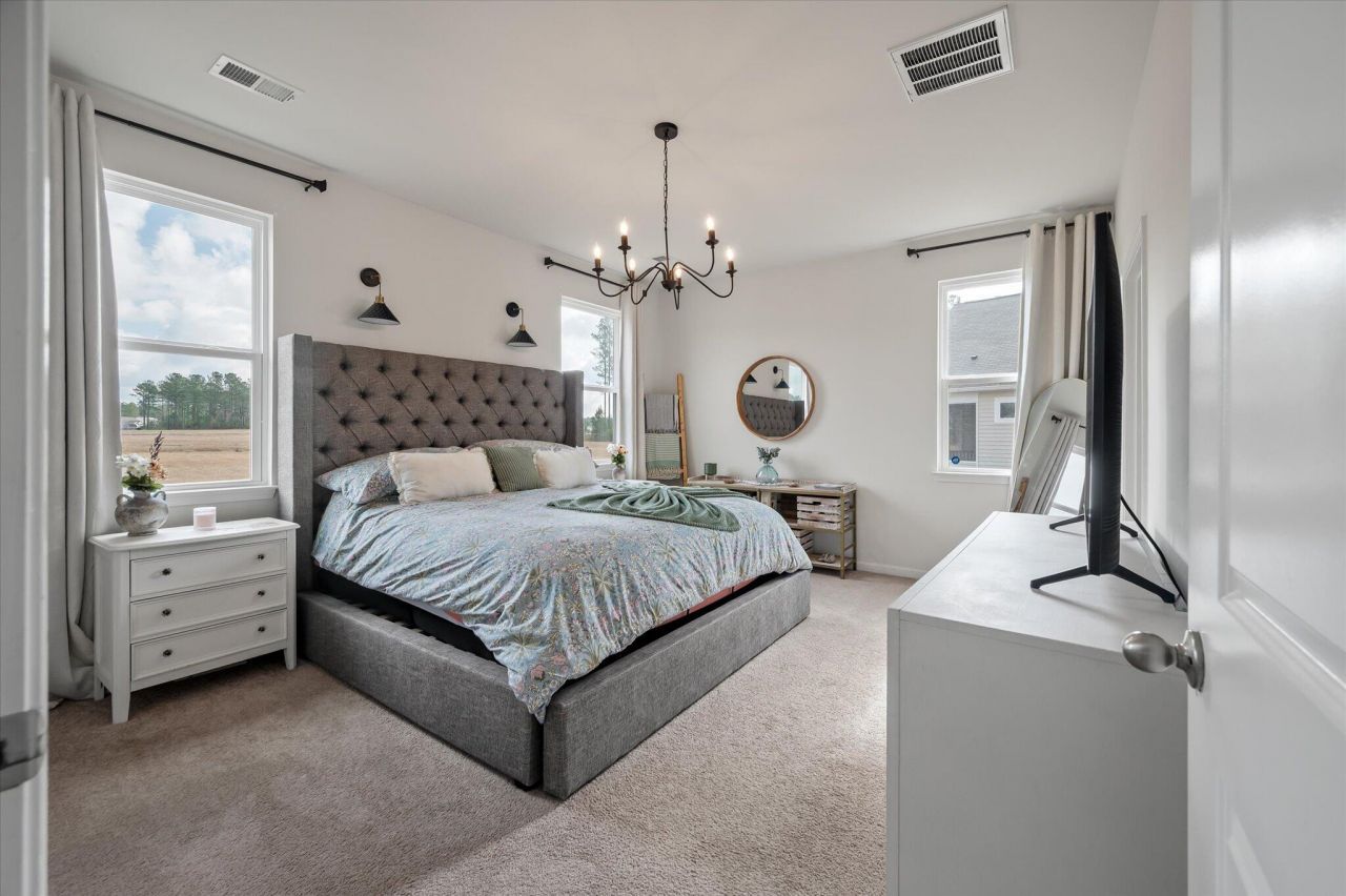 240 Silver Creek Drive Photo 13