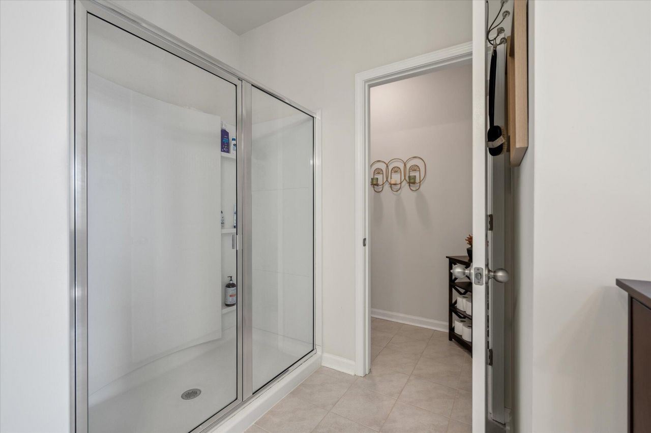 240 Silver Creek Drive Photo 16