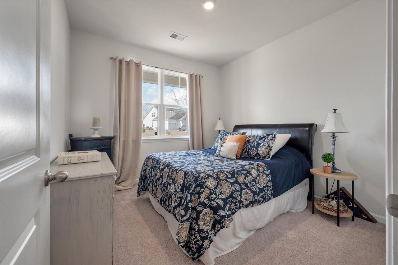 240 Silver Creek Drive Photo 17