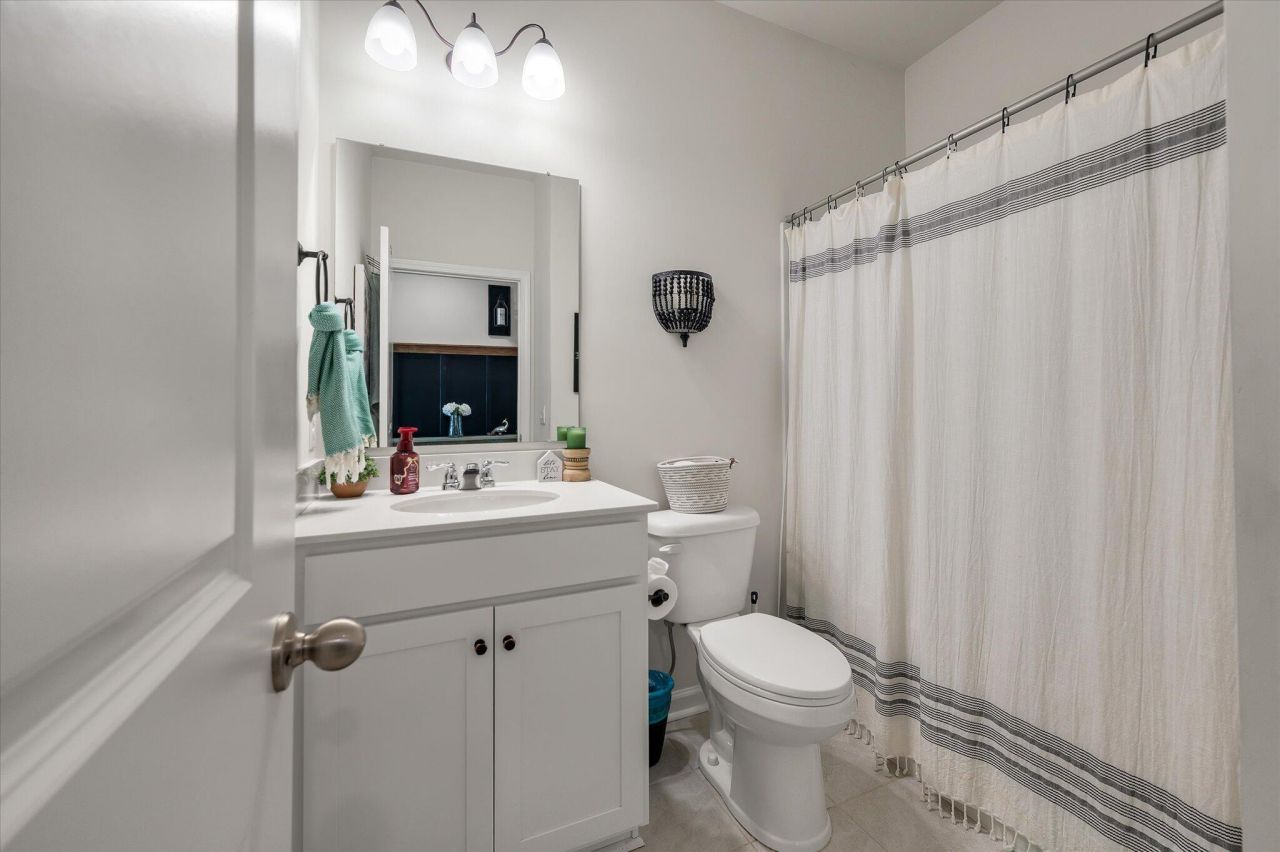 240 Silver Creek Drive Photo 18