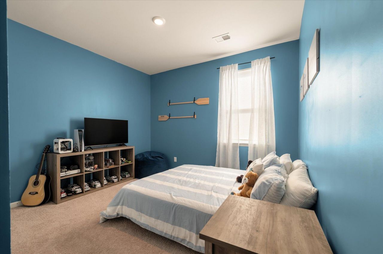 240 Silver Creek Drive Photo 19