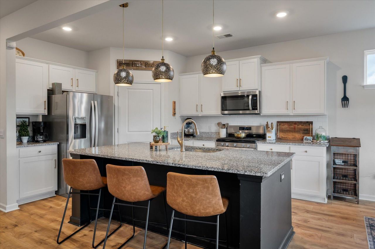 240 Silver Creek Drive Photo 9