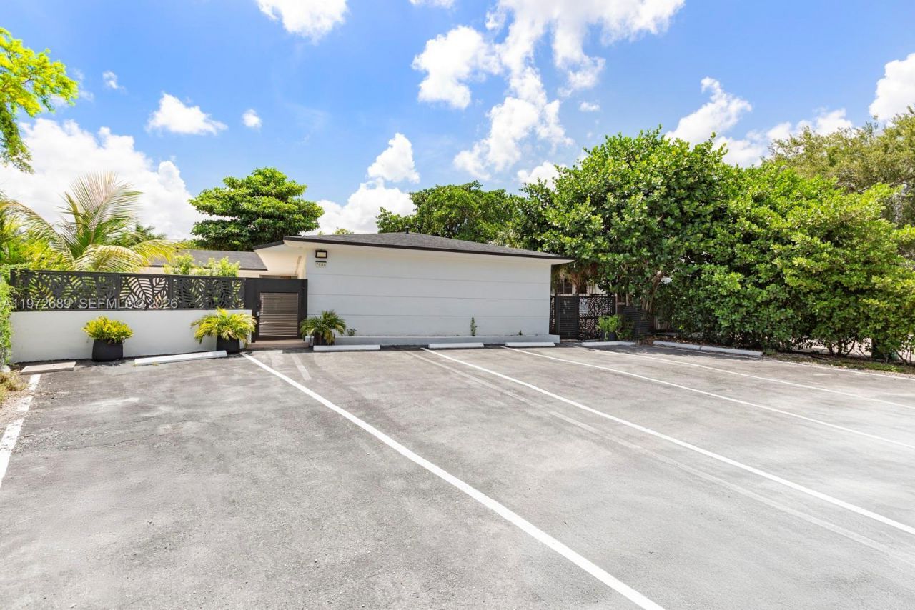 7800 NE 10th Ct, Unit 1, Miami, FL 33138 Photo