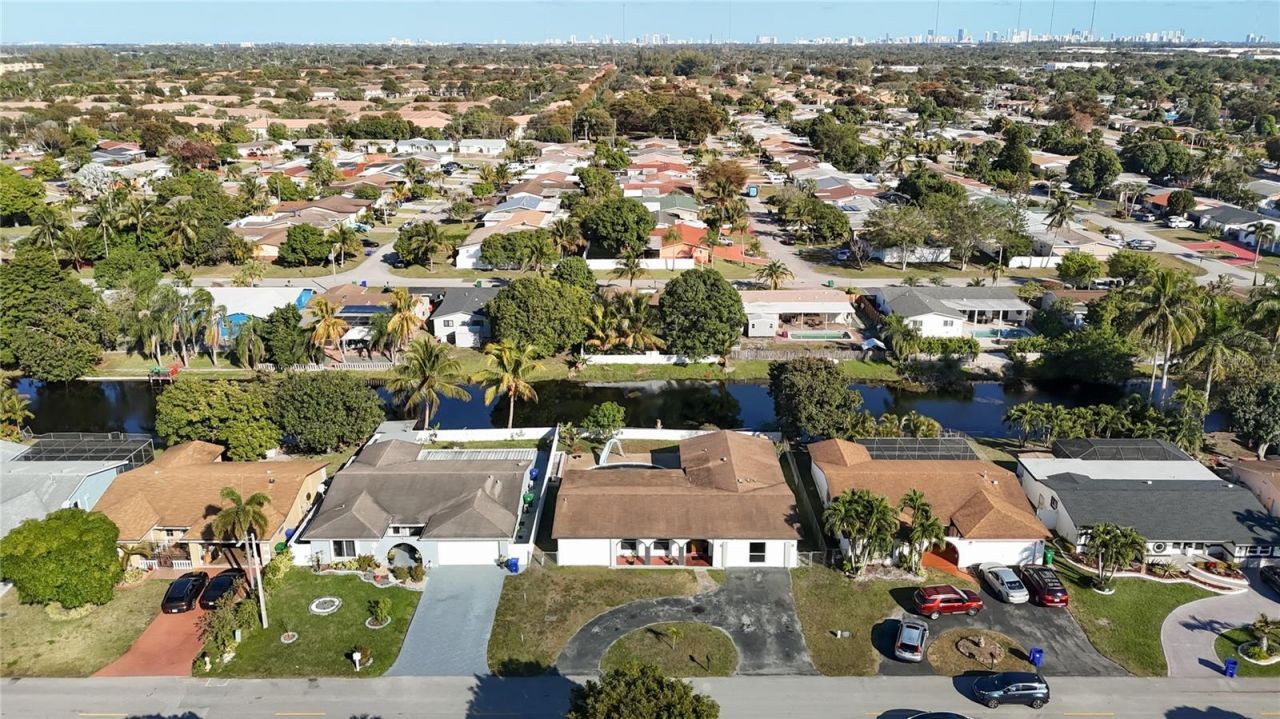 2913 Dolphin Drive, Miramar, FL 33025 Photo