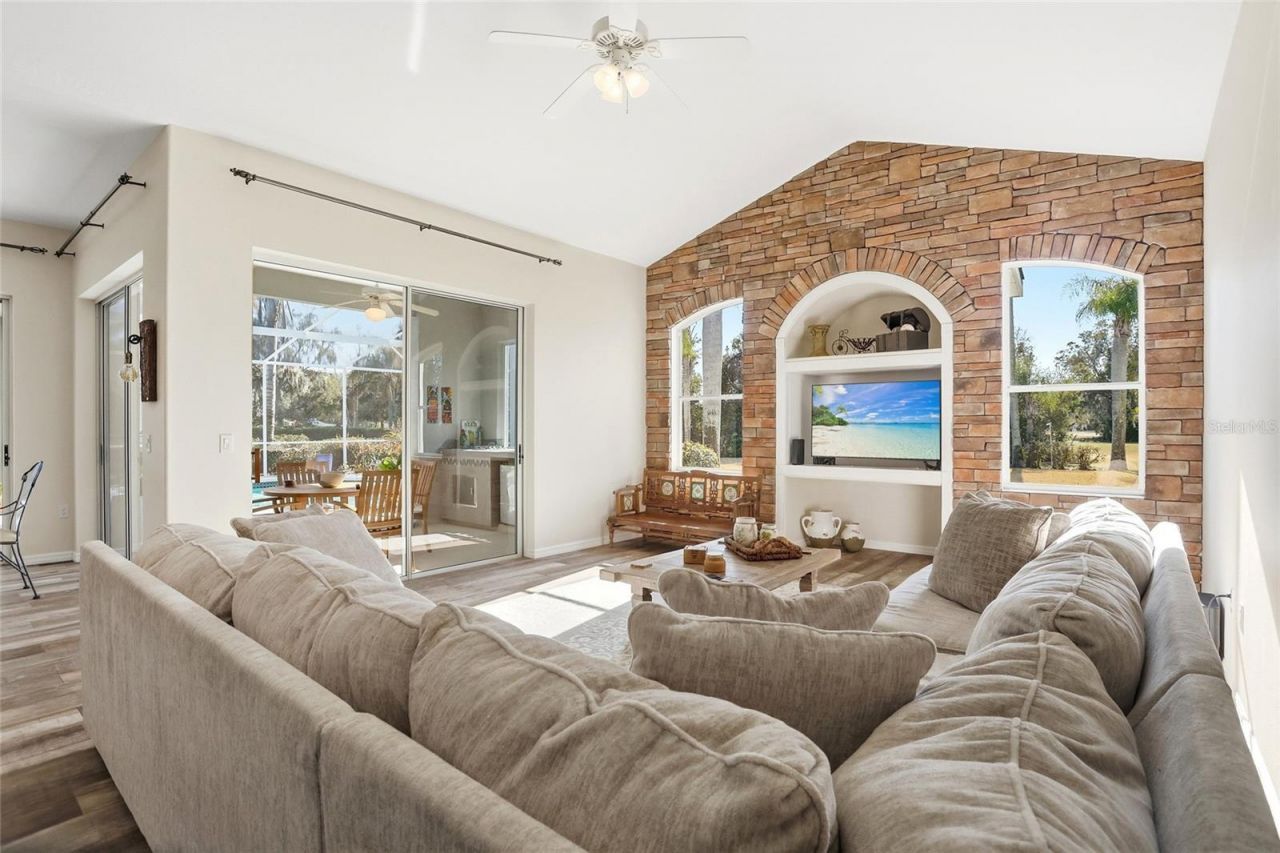 483 N Pine Meadow Drive, Debary, FL 32713 Photo