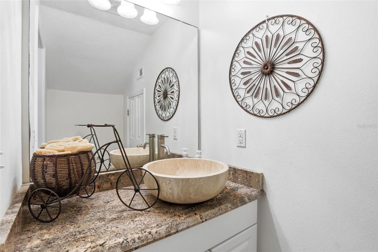 483 N Pine Meadow Drive, Debary, FL 32713 Photo