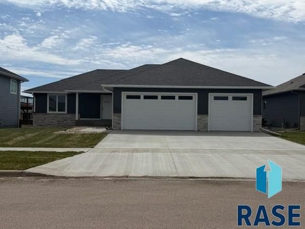 6629 E 49th St, Sioux Falls, SD 57110