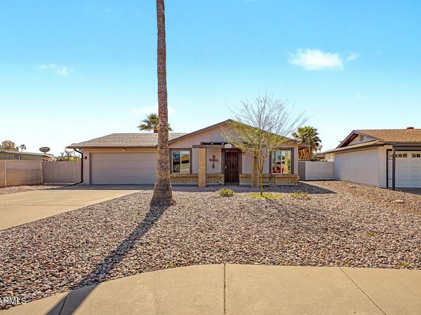 2737 W JUNQUILLO Circle, Mesa, AZ 85202
