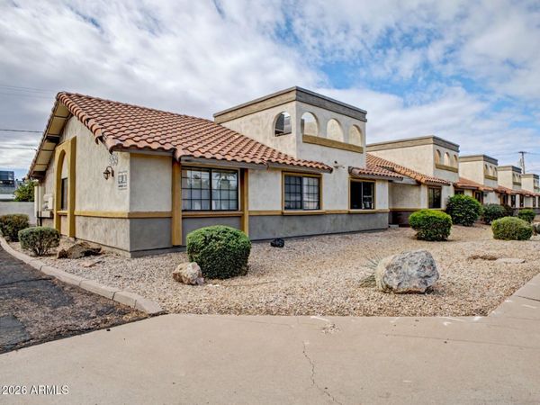 555 W UNIVERSITY Drive, Mesa, AZ 85201