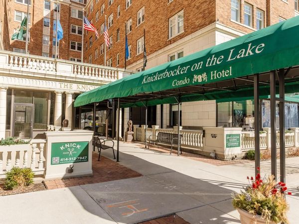 1028 E Juneau AVENUE, Unit 220, Milwaukee, WI 53202