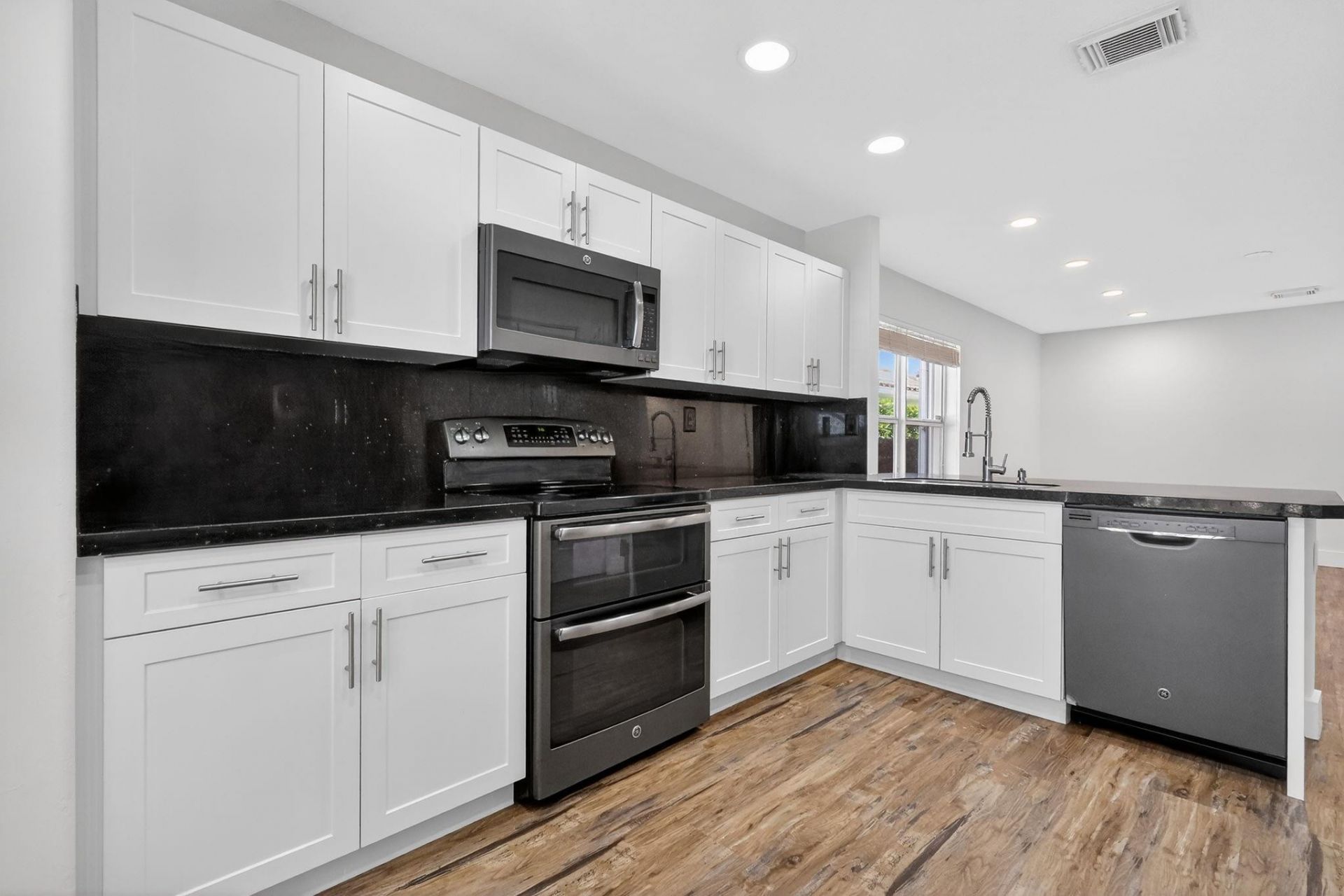 2450 NW 186th Avenue, Pembroke Pines, FL 33029 Photo