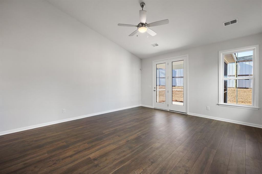 456 Eagleview Drive Photo 5