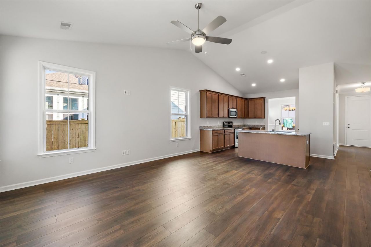 456 Eagleview Drive Photo 6