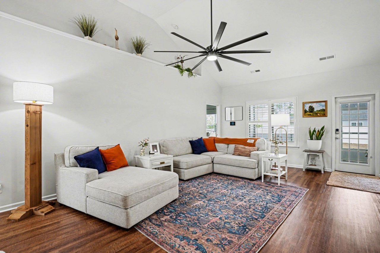 410 Grain Field Dr. Photo 10