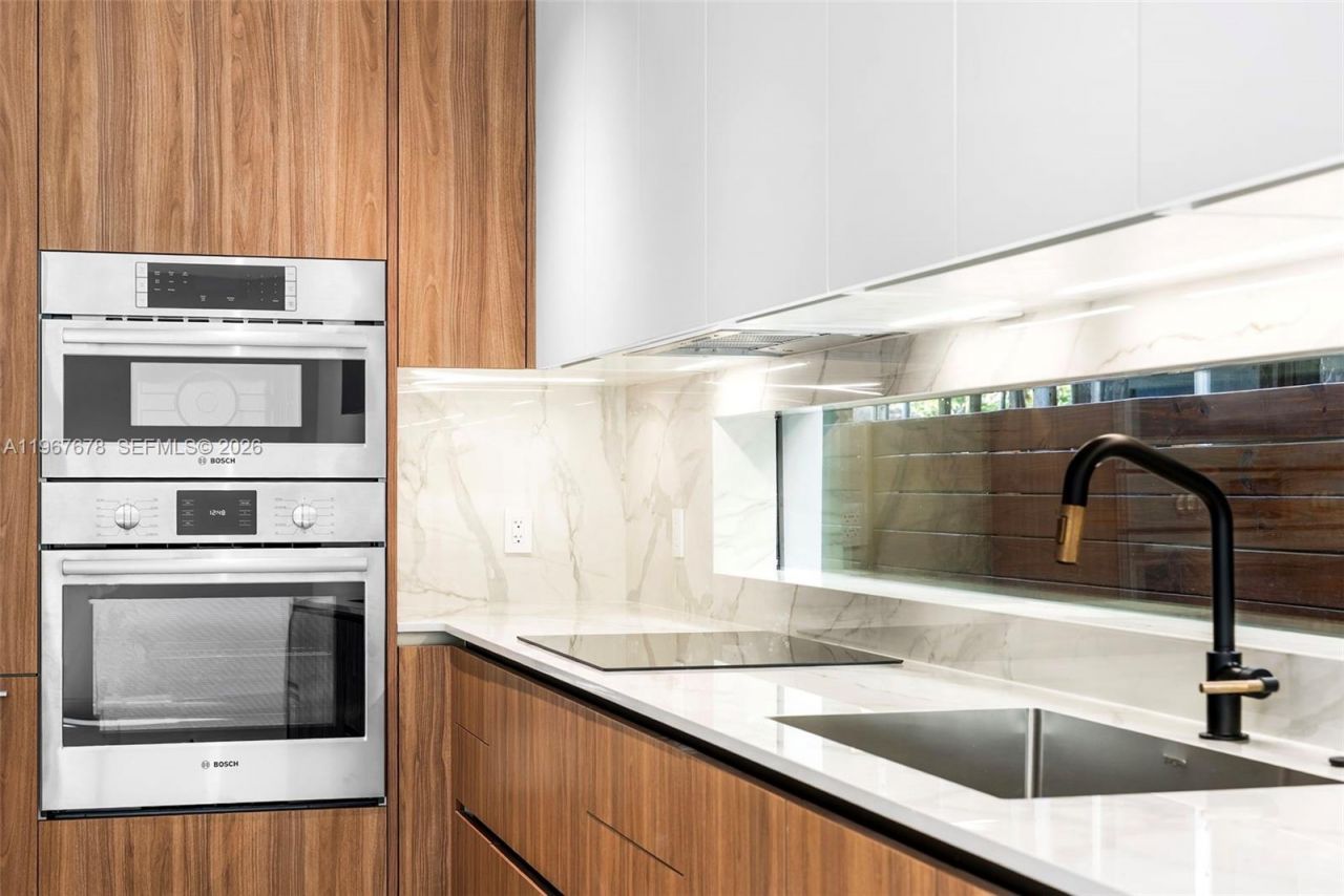 3119 Plaza St, Miami, FL 33133 Photo