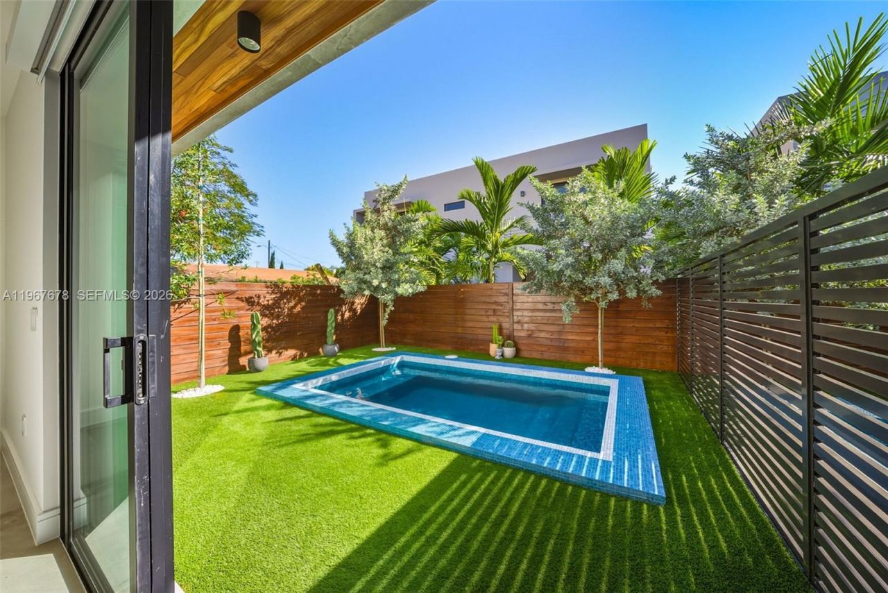 3119 Plaza St, Miami, FL 33133 Photo