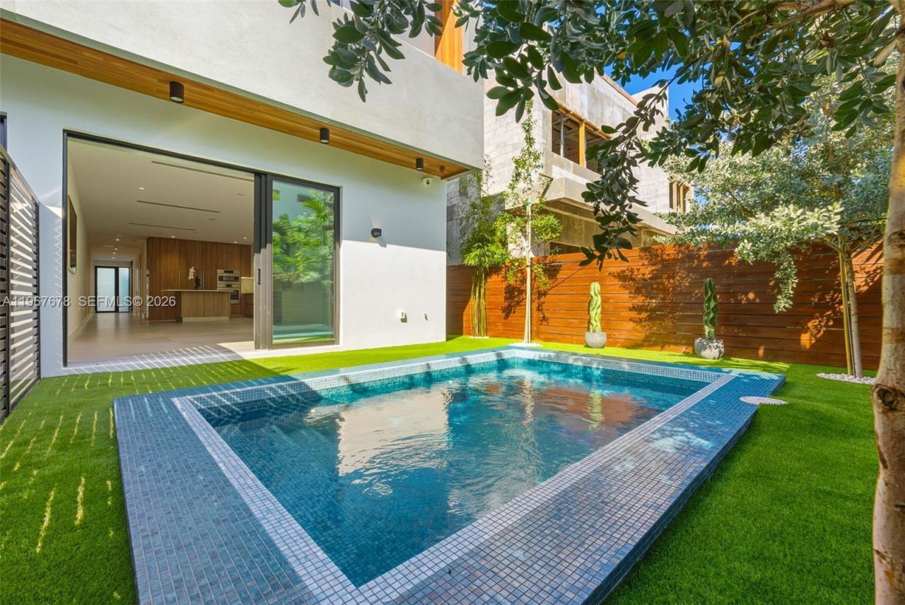 3119 Plaza St, Miami, FL 33133 Photo