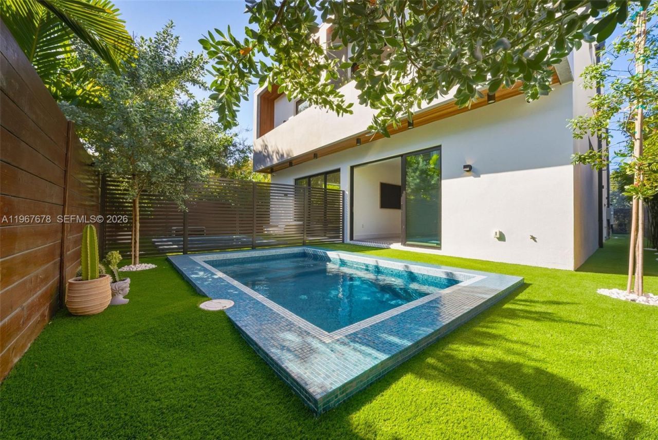 3119 Plaza St, Miami, FL 33133 Photo