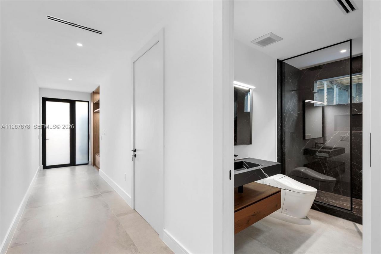 3119 Plaza St, Miami, FL 33133 Photo