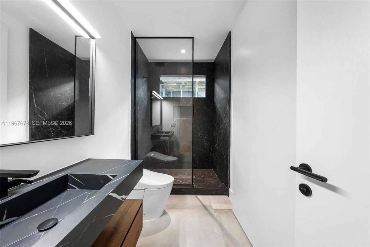 3119 Plaza St, Miami, FL 33133 Photo