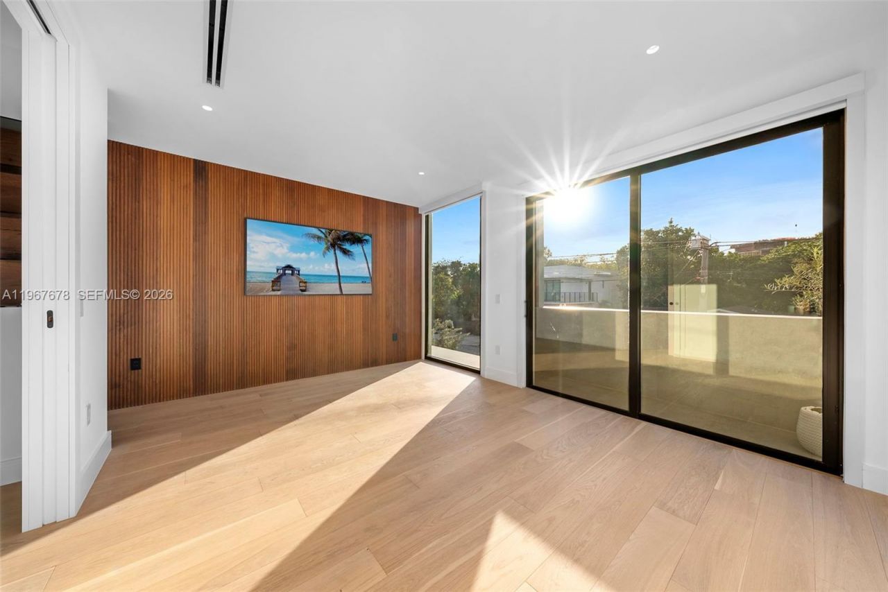 3119 Plaza St, Miami, FL 33133 Photo