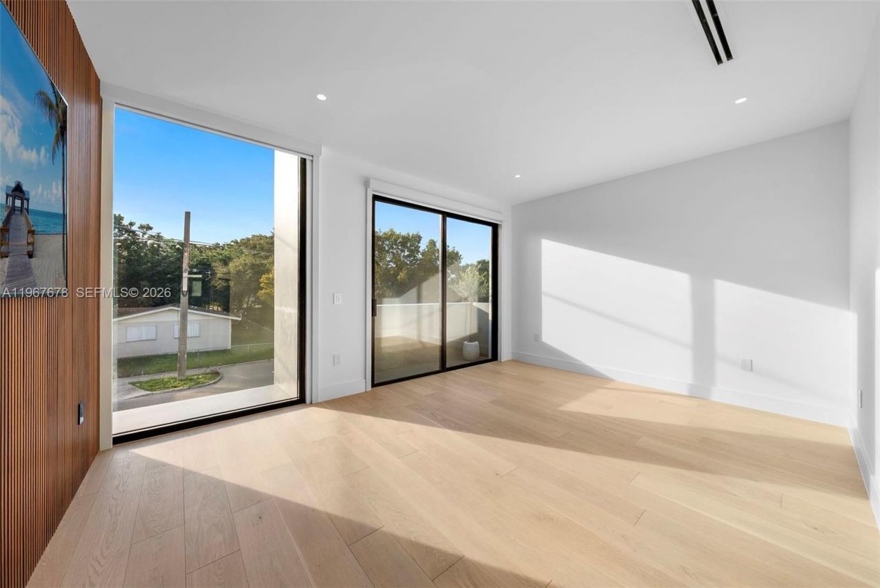 3119 Plaza St, Miami, FL 33133 Photo