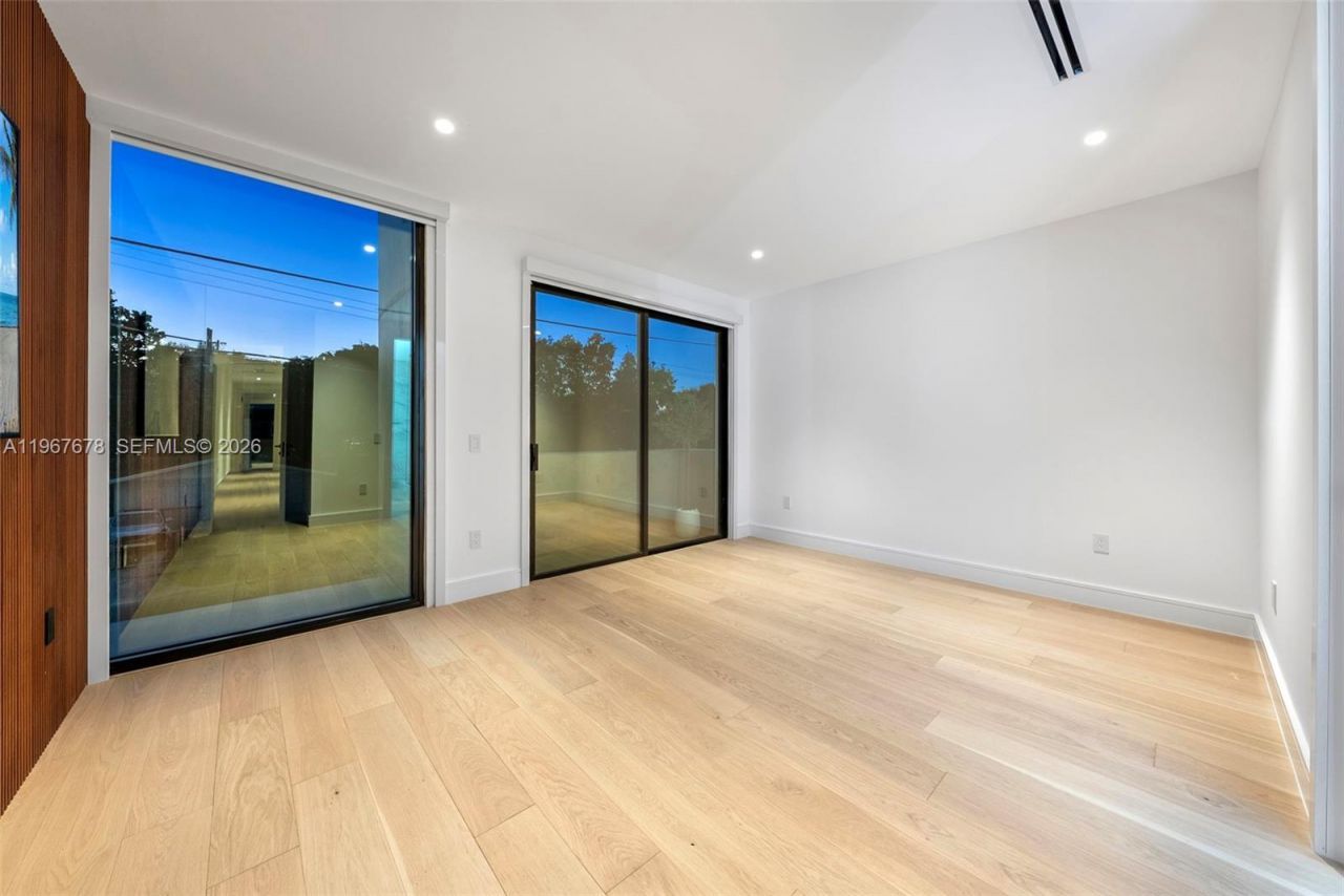 3119 Plaza St, Miami, FL 33133 Photo