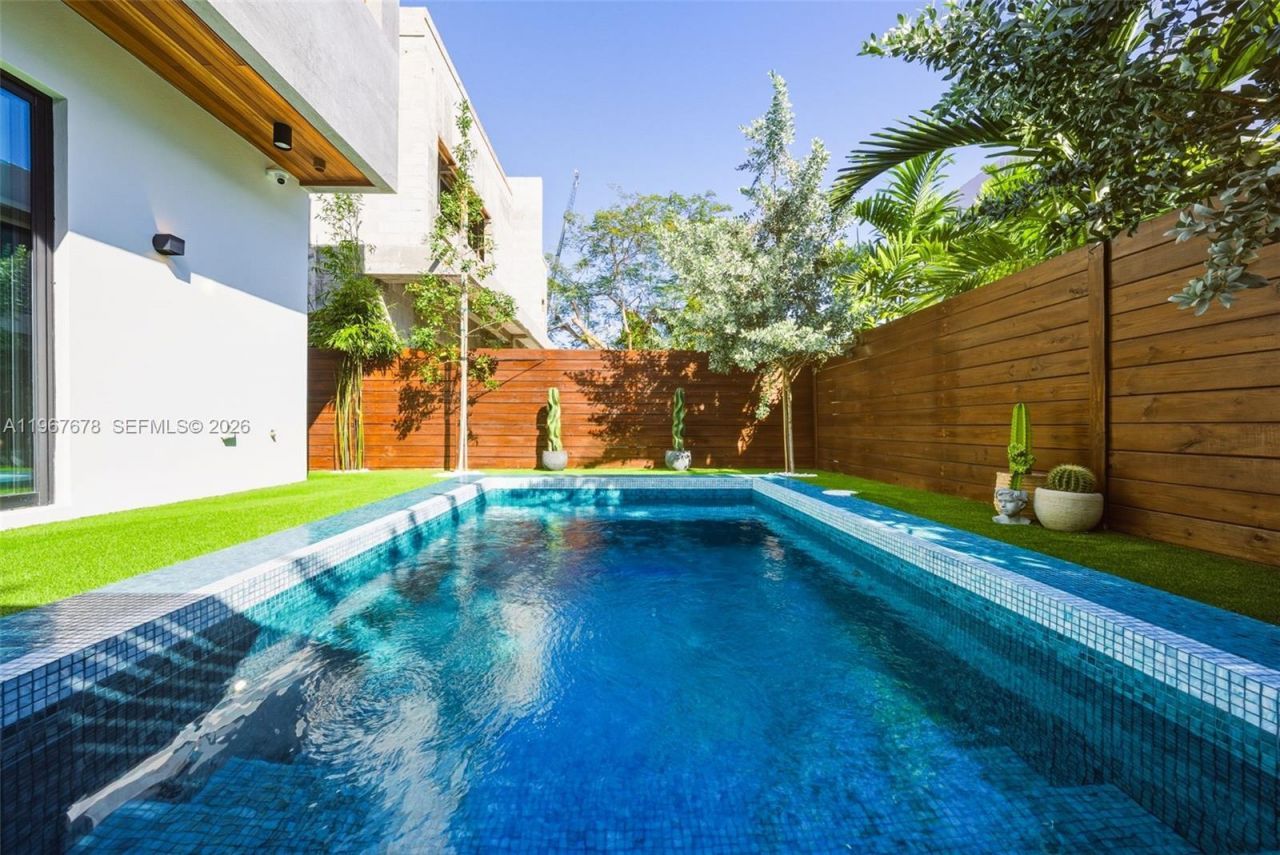 3119 Plaza St, Miami, FL 33133 Photo